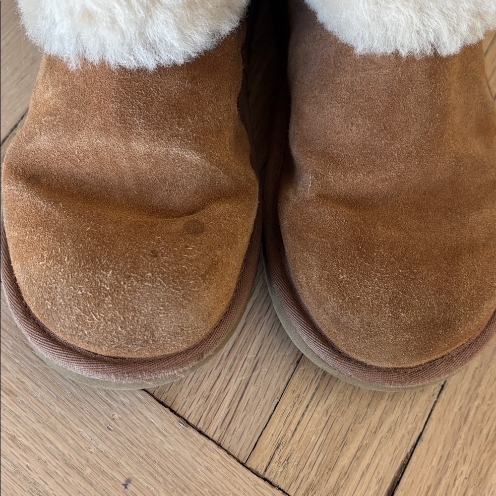 UGG Boot - Picture 6 of 6